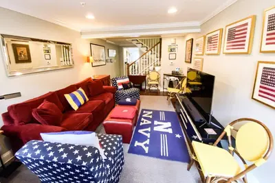 Image de Go Navy! Steps to Usna, City Dock & Street Parking