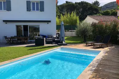 Image de Villa piscine chauffée entre Aix en Provence et Cassis dans village Provençal
