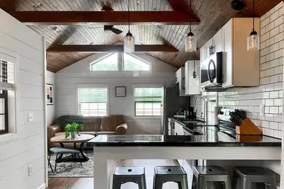 Image de Studio Cabin + Overlooks Water + Pet Friendly