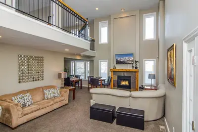 Image de 3 Parkside Homes * 9 Bedrooms * Hot Tubs * Groups! * Bbq * City Park