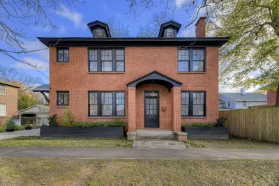 Image de Industrial Modern Duplex, 4 Bd, 2 Ba, Sleeps 8 Dt