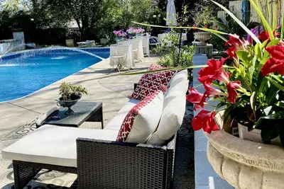 Image de Carriage House Villa and gardens in downtown historic Lexington Sc