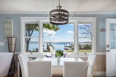 Image de Waterfront home with private dock, kayaks & paddleboard! !