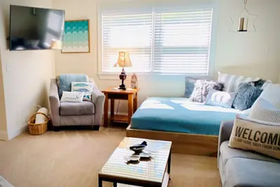 Image de Close to everything, Cedar Point, Waterparks, Beaches, Marinas, and Ferries!