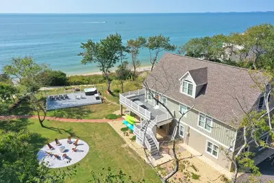 Image de Coastal Bliss: 3500 sqft Beachfront Haven, Steps Away from Your Private Beach - Your Ultimate Cape Charles Getaway