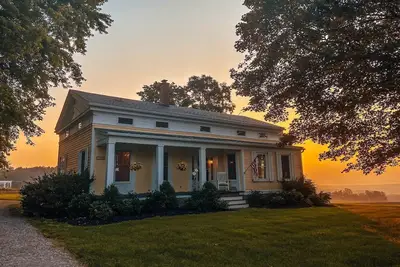 Image de The ultimate cottagecore experience in a serene country setting overlooking Usa's #1 State Park