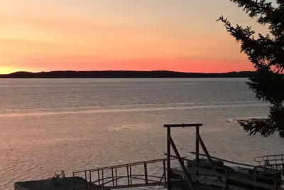 Image de Quaint Waterfront Cottage