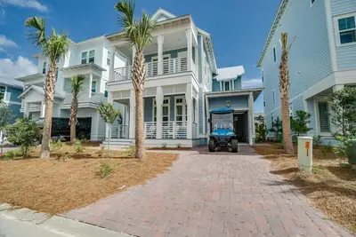 Image de 30a Beach House - Golf Cart, 4 Bikes Incl, Pools, Beach, Big Chill, Free Golf