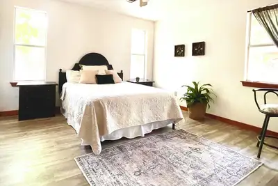 Image de Hip Hornsby House-central location w/ garage