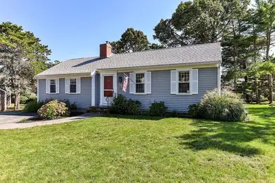 Image de Walk to the beach! The Salty Breeze sleeps 10; updated house, bikes, beach toys!