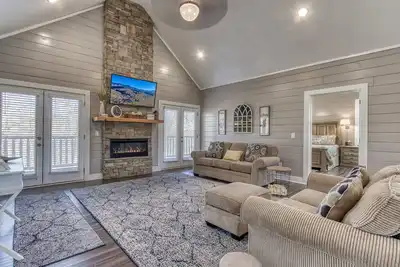 Image de Private Cabin Retreat w/ Hot Tub, Wildlife Views & 2 King Suites