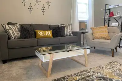 Image de 2639 Observatory Avenue, Unit 1 · Hyde Park Hideaway - Close to Square & Downtown!