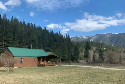 Image de The Cabin on Lake Creek River