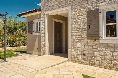 Image de Villa près de la plage, équipé de façon moderne, pour les familles et les couples