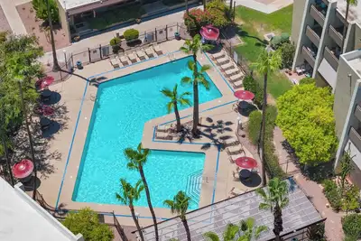 Image de Scottsdale: 2br-Furnished, Pool, Foosball-Nearby Tesla Charging Station!