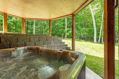 Image de Lake Days & Game Nights w/ Hot Tub