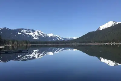 Image de Lakefront Chalet w/ Hot Tub, Ev Charger, King bed, Dock, Dogs Ok!