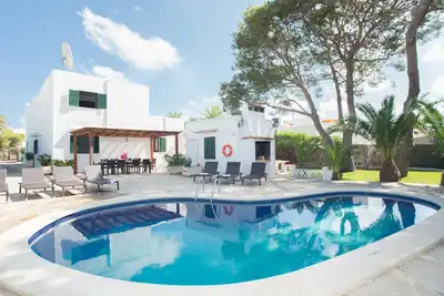 Image de Spacieuse maison Dos Pinos, piscine, climatisation, WiFi, près de Cala Esmeralda