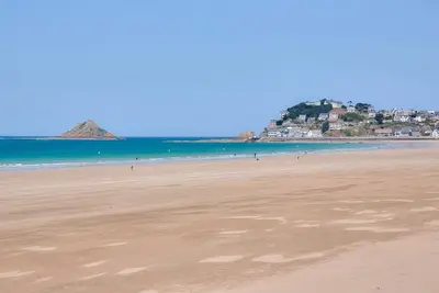 Image de À 50m de la plage, bel appartement pour 4