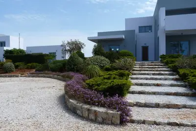 Image de Modern villa with private pool set in a quiet location