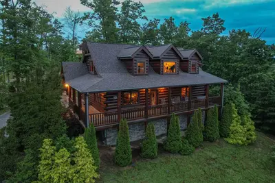 Image de Gas Firepit, Great Views, Game Room, Pool table, Hot Tub | Free Attractions!