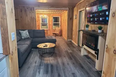 Image de A Stone's Throw Lodge, Adventure, Just a Stone's Throw Away