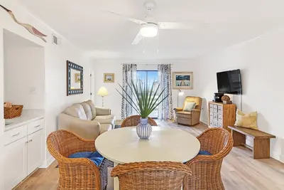 Image de Watch Dolphins & Ships from This Oceanview Condo | Pools + Beach Access in Gated North Tybee