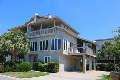 Image de The second home from the beach and has views from every room!