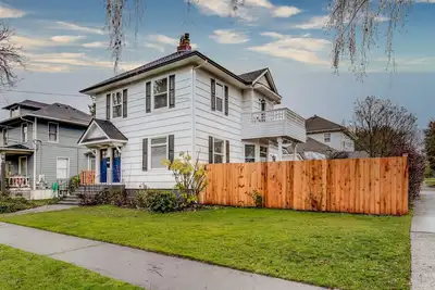 Image de The Pine House: Unit B (near 6th Ave, Ups, Uw, and Point Ruston)