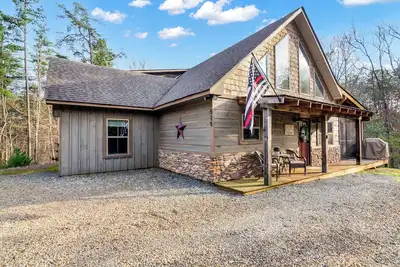 Image de Cozy Blue Ridge Escape •Hot Tub•Fireplace-2 acres with covered porch/Fireplace
