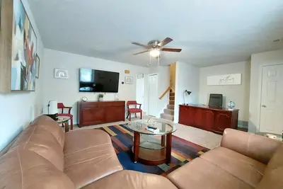 Image de 3 Bdr Th Near Historic District Fredericksburg Downtown