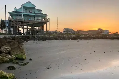 Image de Beachfront, spacious, & family-friendly