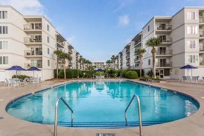 Image de Beautiful View! 3br 4th Floor St. Simons Beach Club, Steps to the Beach!