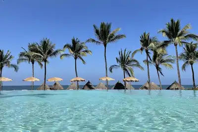 Image de Grand Luxxe Estate, Punta or Residence, Founders/Platinum, Golf and Massages. . .