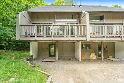 Image de Multi-Level Home w/Free WiFi, Washer/Dryer, Shared Pool, Gas Fireplace, and Deck