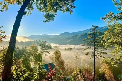 Gatlinburg  Mountain Views Luxury 5 bedroom Cabin 10 mins to downtown.
