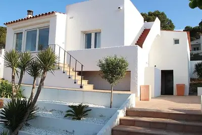 Image de Belle. Charmante maison avec piscine privée et barbecue