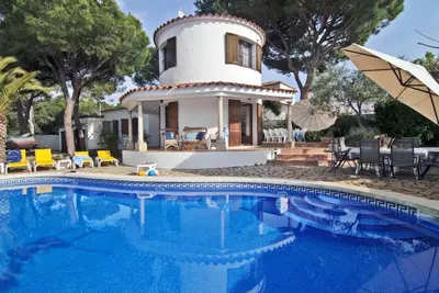 Image de Maison avec piscine privée