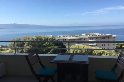 Image de Appartement  T3  classé 3 étoiles vue mer avec terrasse, plage 2 minutes  à pied