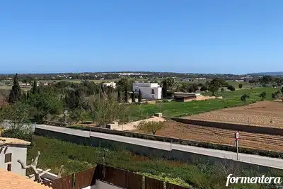 Image de Amplia y Confortable Casa a muy Pocos Metros del Centro de San Francesc