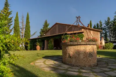Image de Magnifique gîte avec véranda, piscine avec coin jacuzzi, enfants bienvenus, calme