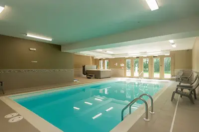Image de Rustic-Chic Retreat w/ Hot Tubs & Indoor Pool