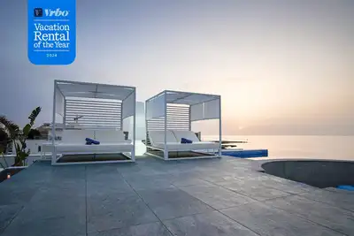 Image de Luxurious 8 Bedroom Villa with Indoor & Outdoor Pools, Sauna, Cinema Room & More