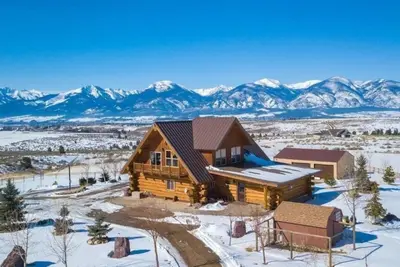 Image de Expansive Views of Bitterroot Mountains from Beautiful Log Home