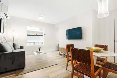 Image de Stay 1 Block from the Beach | Roami at The Carmela