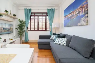 Image de Spectacular Bright Flats w/ Balcony by HostWise