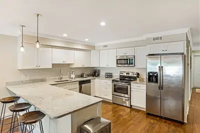 Image de Inviting Garden Level Condo Near Forsyth Park by Lucky Savannah