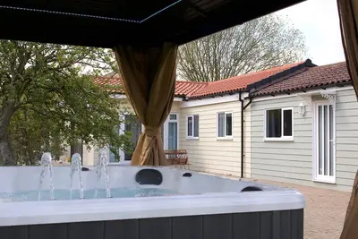 Image de # Hot Tub - 2 Bed Cottage - Supplement applies for more than 2 people
