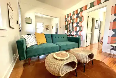 Image de Downtown Suite Across the Street