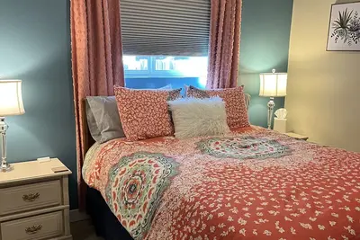 Image de A Quick 5 Minute Drive to the Square!